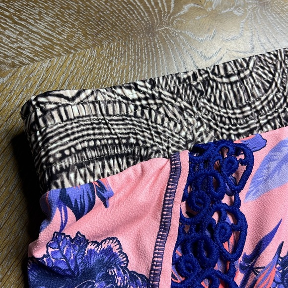 MAAJI Beach Cover-Up Short M - Picture 6 of 9